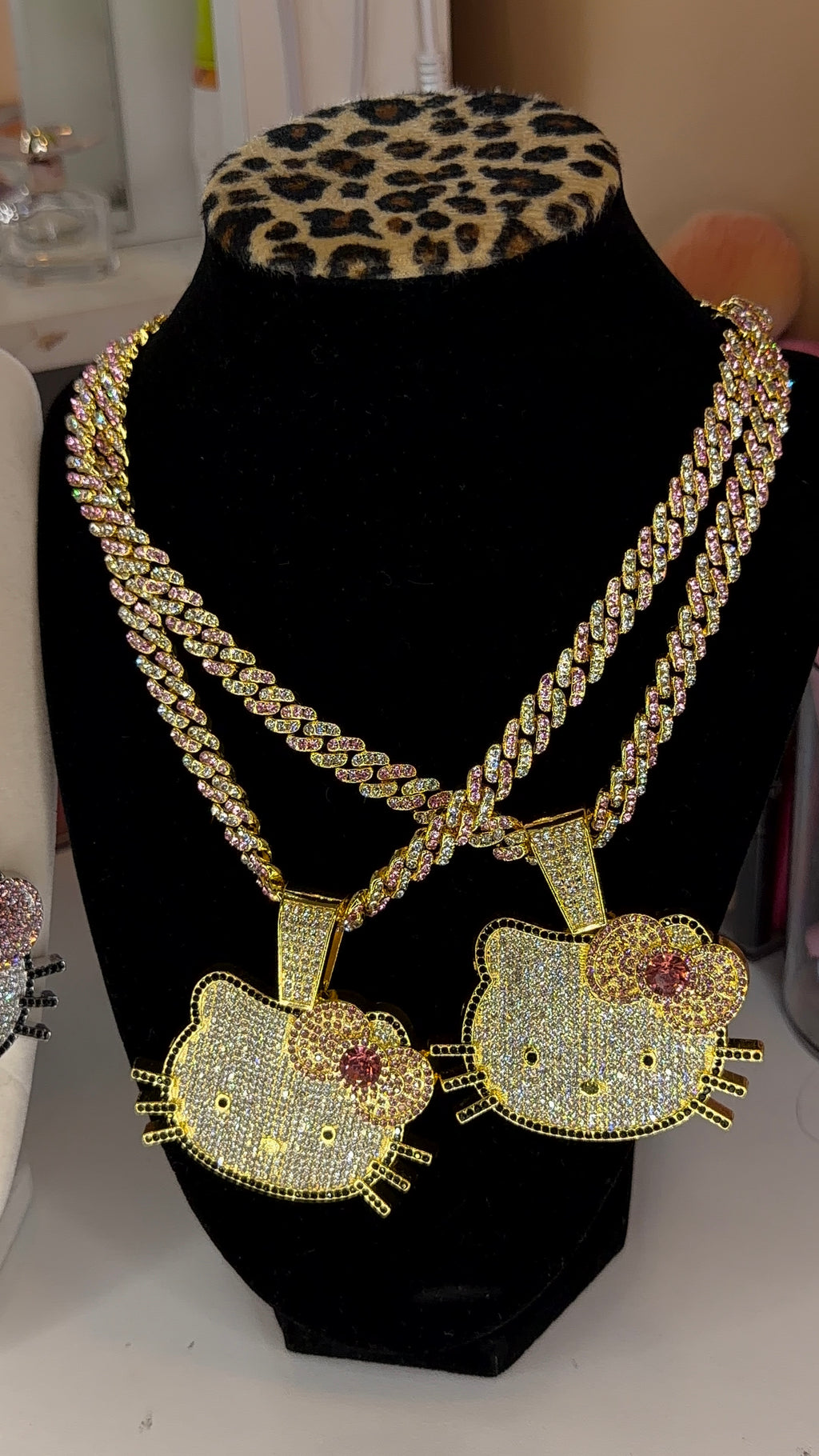HK BOW NECKLACE