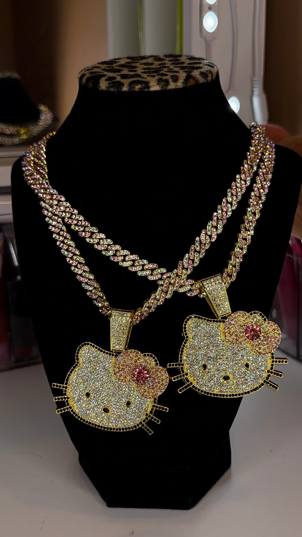 HK BOW NECKLACE