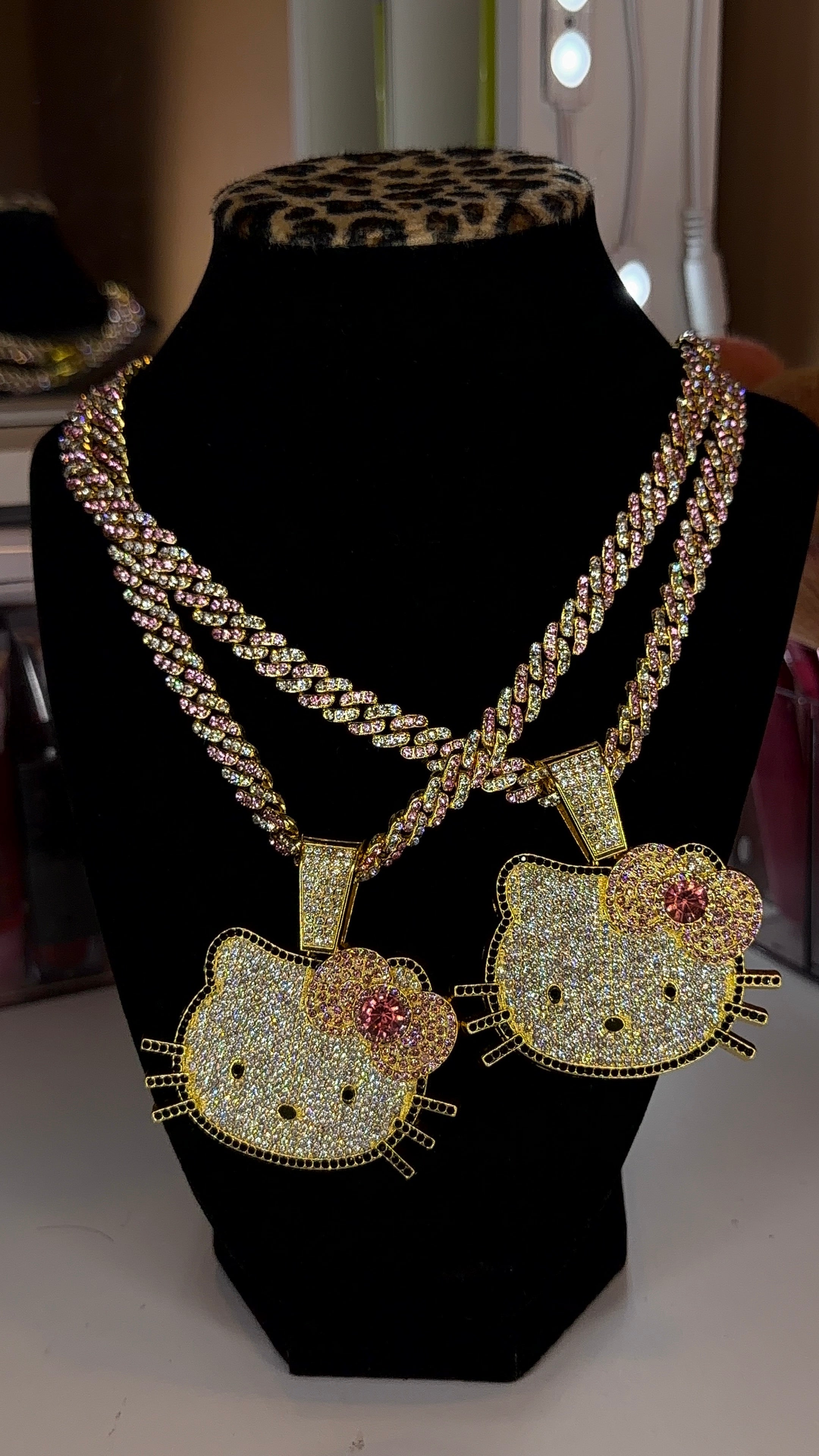 HK BOW NECKLACE