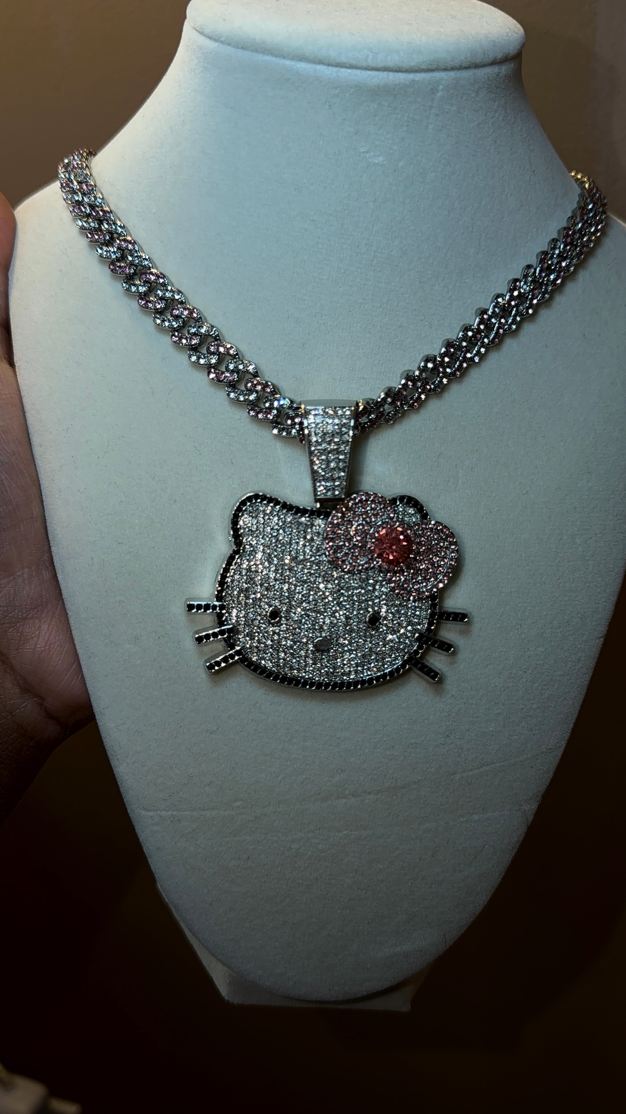 HK BOW NECKLACE