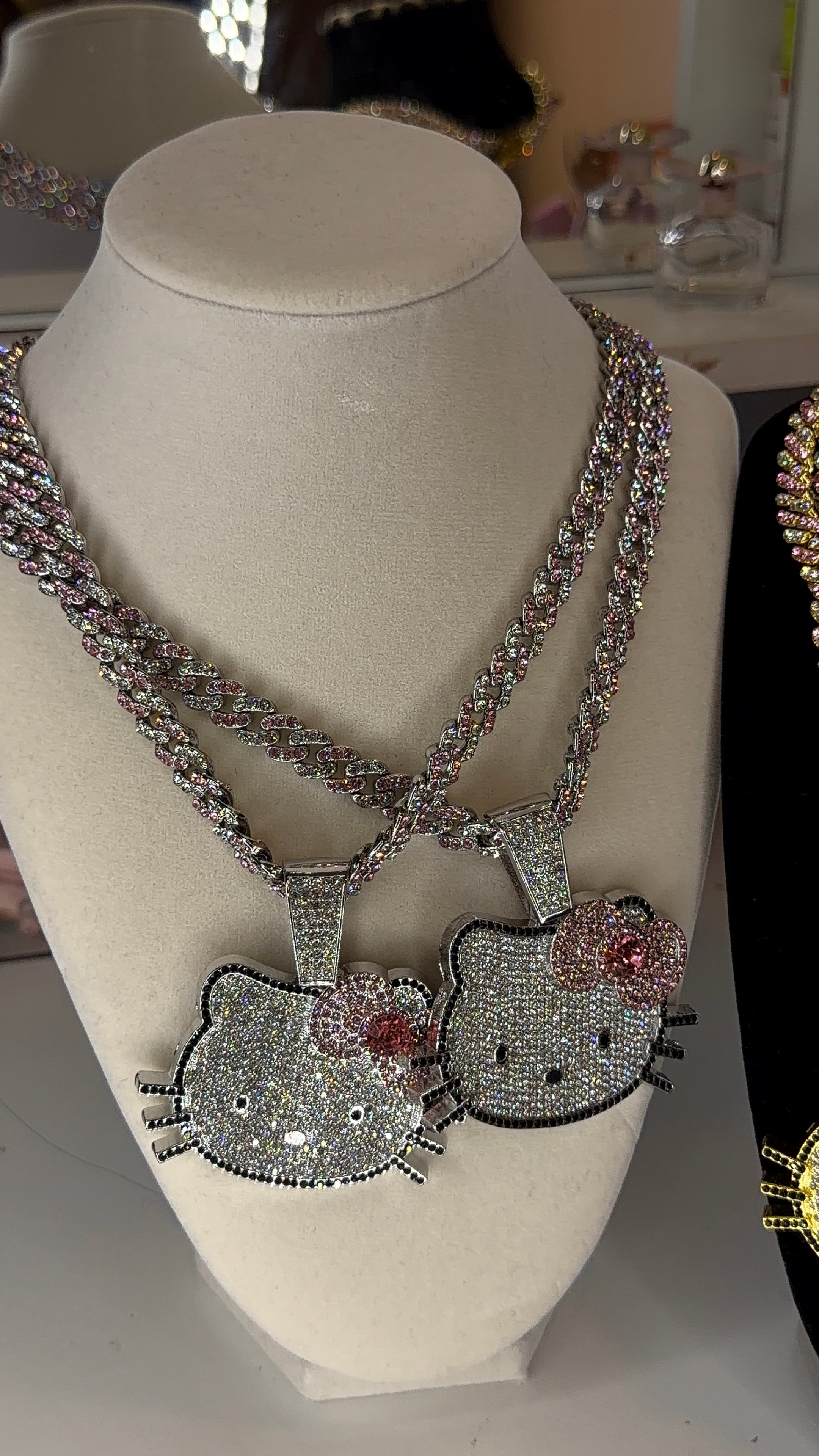 HK BOW NECKLACE